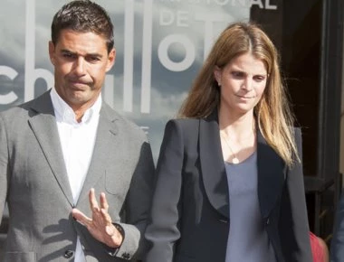 Η πληρωμένη ερωμένη του Αλβάρο λύνει τη σιωπή της: «Με έκανε δώρο και τους φίλους του» (φωτο)